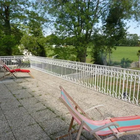 Vakantiehuis Maison De Caractere A Mauriac - 6 Pers, 3 Ch, Terrasse, Grand Jardin, Animaux Acceptes - Fr-1-742-504 *