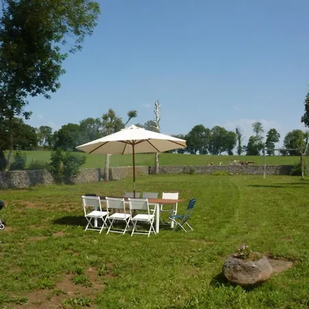 Maison De Caractere A Mauriac - 6 Pers, 3 Ch, Terrasse, Grand Jardin, Animaux Acceptes - Fr-1-742-504 בית נופש מוריאק