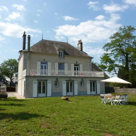 Maison De Caractere A Mauriac - 6 Pers, 3 Ch, Terrasse, Grand Jardin, Animaux Acceptes - Fr-1-742-504 Vakantiehuis