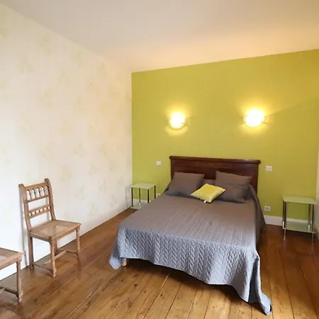 Maison De Caractere A Mauriac - 6 Pers, 3 Ch, Terrasse, Grand Jardin, Animaux Acceptes - Fr-1-742-504 Vakantiehuis *