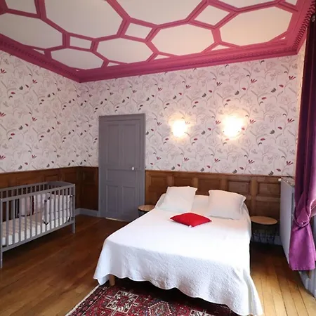 Vakantiehuis Maison De Caractere A Mauriac - 6 Pers, 3 Ch, Terrasse, Grand Jardin, Animaux Acceptes - Fr-1-742-504