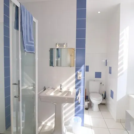 Maison De Caractere A Mauriac - 6 Pers, 3 Ch, Terrasse, Grand Jardin, Animaux Acceptes - Fr-1-742-504 Vakantiehuis